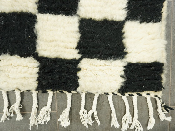 Image 1 of Tapis berbère - 247 cm x 151 cm - laine blanche et noire