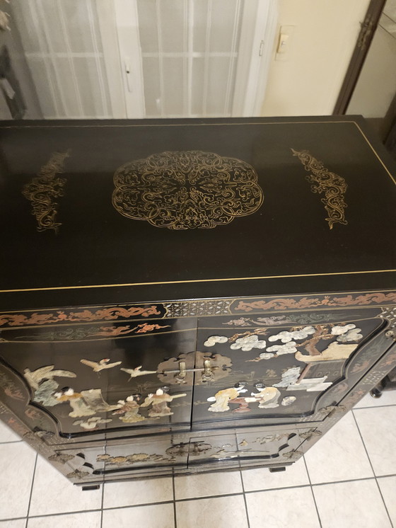 Image 1 of Cabinet Chinois