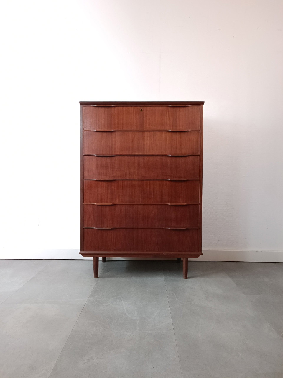 Cassettiera danese vintage in teak, alta e larga!