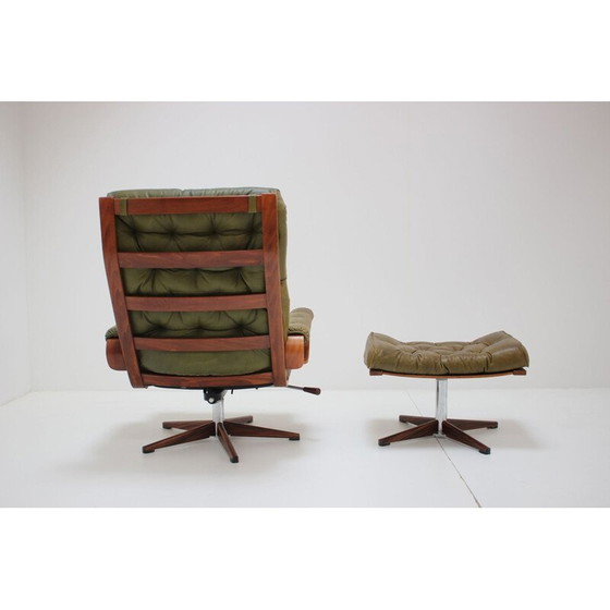 Image 1 of Poltrona vintage con poggiapiedi in pelle Svezia