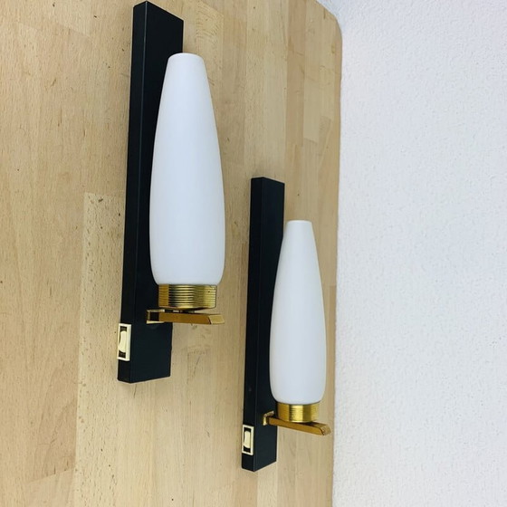Image 1 of Coppia di lampade da parete vintage in metallo e opalino bianco, anni '50