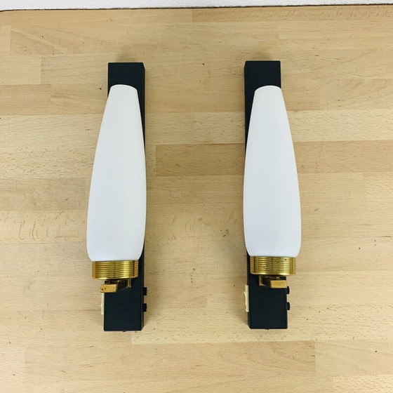 Image 1 of Coppia di lampade da parete vintage in metallo e opalino bianco, anni '50