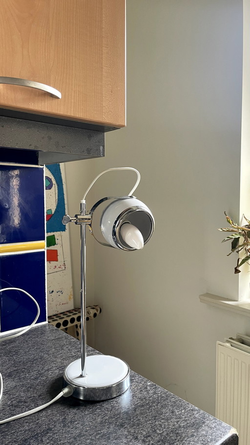 Eyeball Lamp on stand with spotlight included