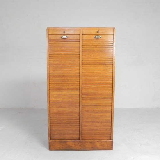 Image 1 of Oak shutter cabinet with 2 shutters, 145 cm high