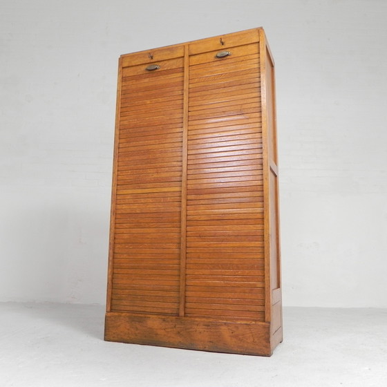 Image 1 of Armoire à volets roulants en chêne avec 2 volets, hauteur 145 cm