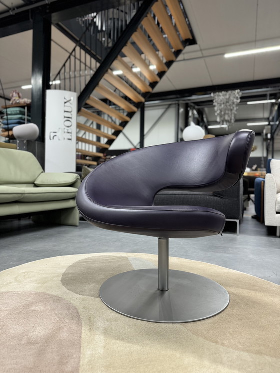 Image 1 of Varian Peel Club swivel armchair purple leather