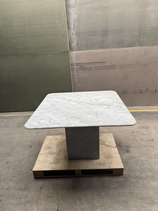 Beautiful Marble Dining Table For Very Good Price I.V.M. Minor Damage