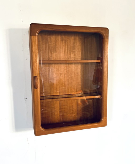 Hanging Display Case Dyrlund