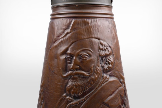 Image 1 of Paragüero de cobre con relieve martillado de Vermeer, Francia, ca. 1900