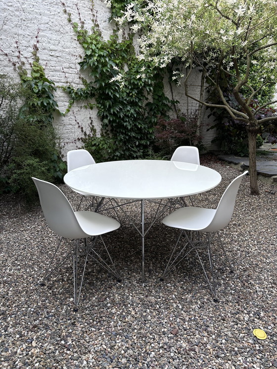 Image 1 of Kartell Table ronde brillante