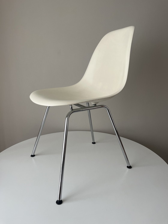 Image 1 of Vitra Eames DSX