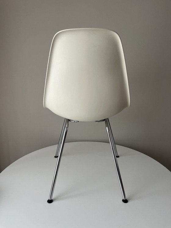 Image 1 of Vitra Eames DSX