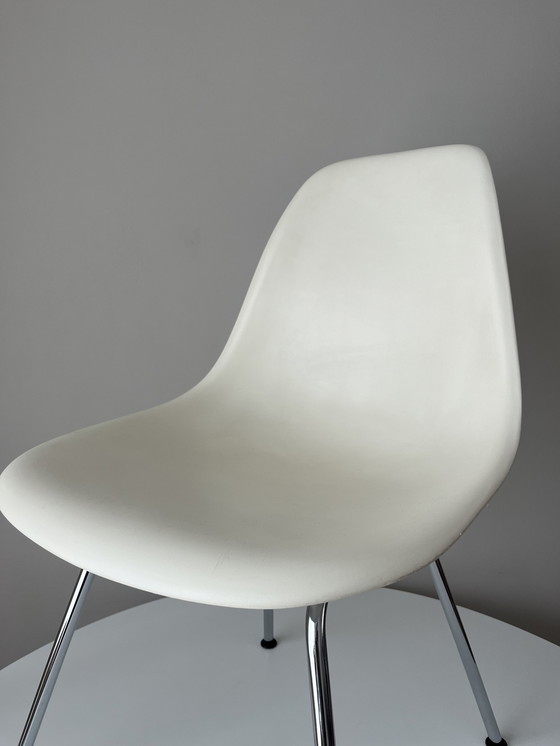 Image 1 of Vitra Eames DSX