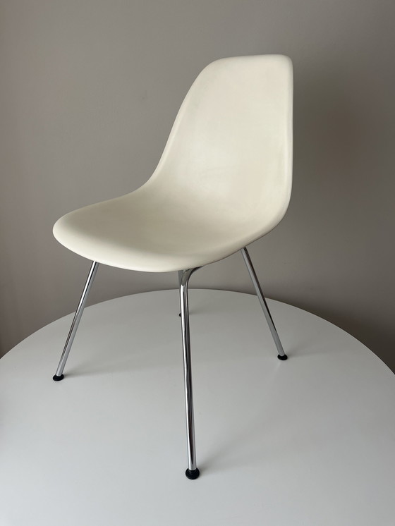 Image 1 of Vitra Eames DSX