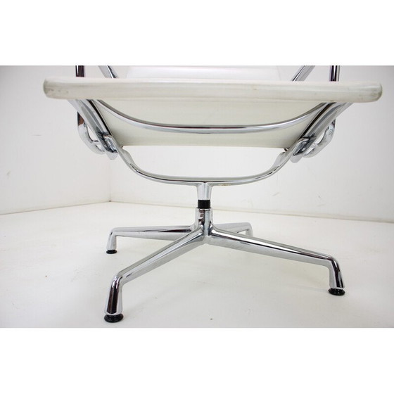 Image 1 of Coppia di poltrone vintage in pelle di Charles e Ray Eames per Vitra