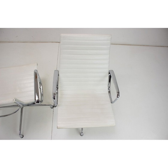 Image 1 of Coppia di poltrone vintage in pelle di Charles e Ray Eames per Vitra