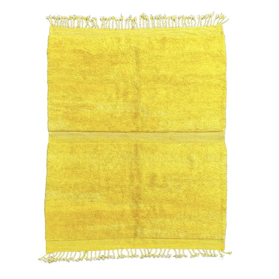 Image 1 of Tapis marocain contemporain en laine jaune