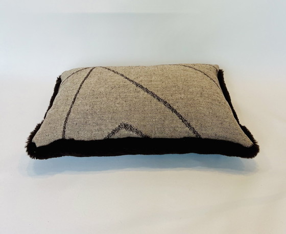 Image 1 of Pillow Nomilma