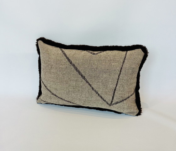 Image 1 of Pillow Nomilma