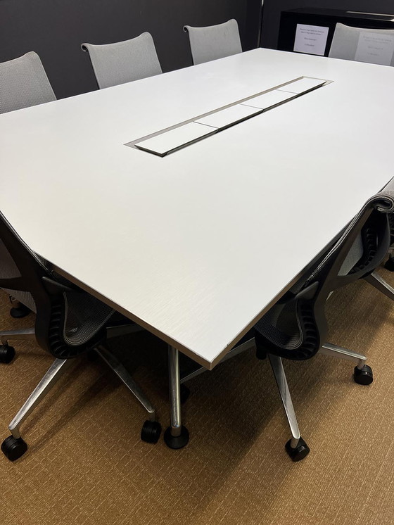 Image 1 of Design High-End Conference table