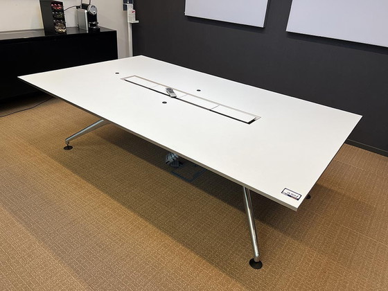 Image 1 of Design High-End Conference table