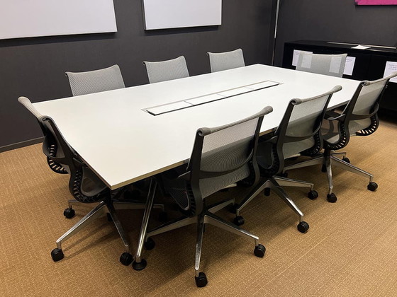 Image 1 of Design High-End Conference table