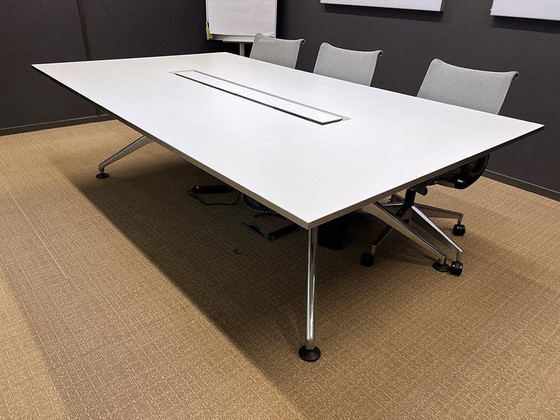 Image 1 of Design High-End Conference table