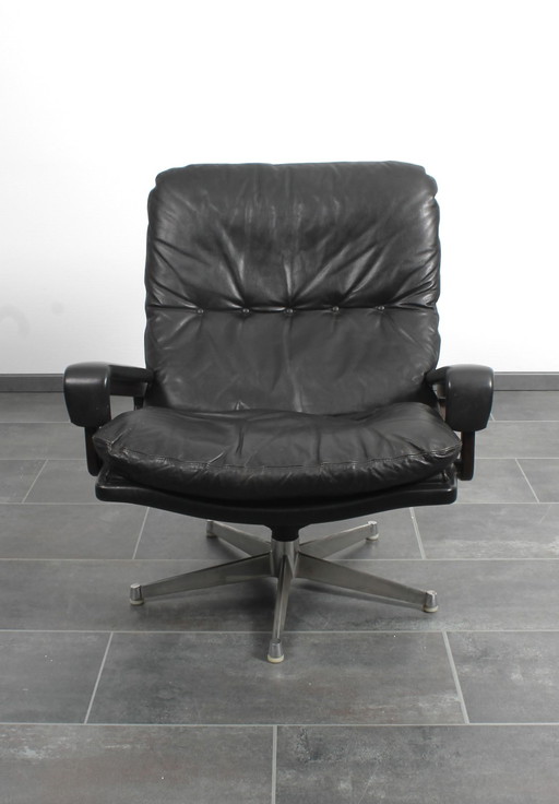 King Chair in black leather by André Vandenbeuck