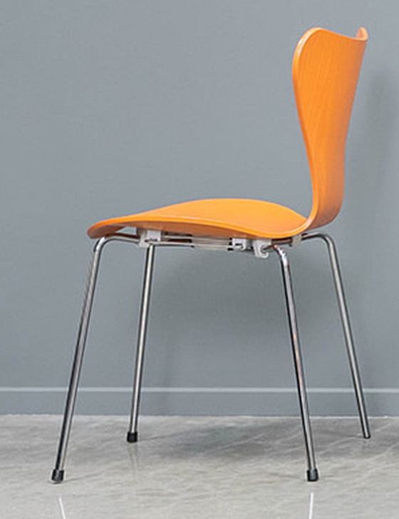 Image 1 of Fritz Hansen Serie 7 "butterfly" chair