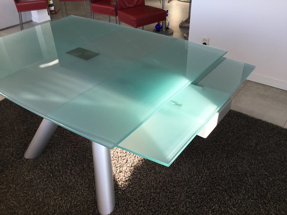 Image 1 of Table design en verre à rallonge