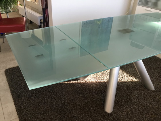 Image 1 of Table design en verre à rallonge