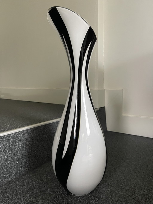 Vase Black White