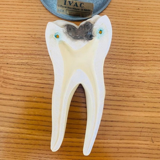 Image 1 of Vintage skinned representing a wooden tooth