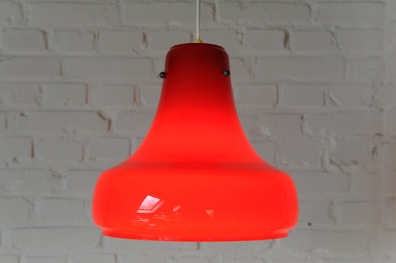 Image 1 of Lampe suspendue vintage en verre rouge