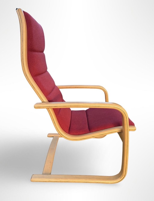 Fauteuil modèle Lamello conçu par Yngve Ekström et produit par Swedese.