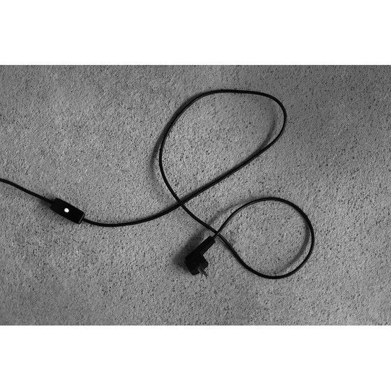 Image 1 of Lampada da tavolo vintage in metallo tinto nero e legno massello, Polonia 1960