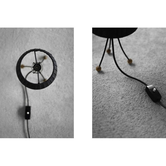Image 1 of Lampada da tavolo vintage in metallo tinto nero e legno massello, Polonia 1960