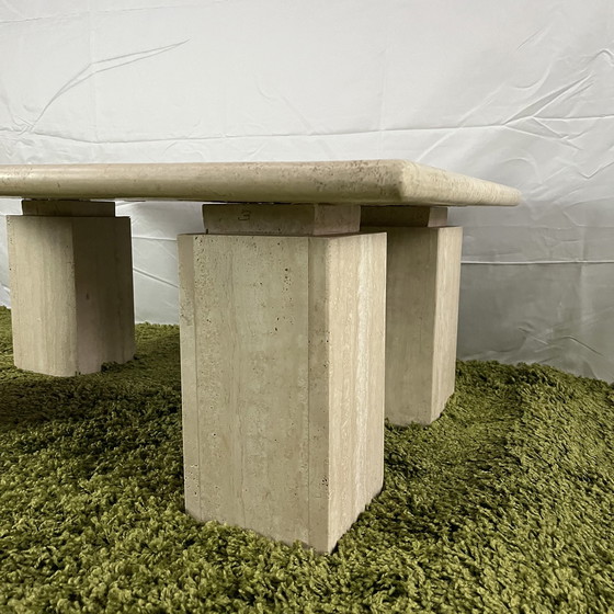 Image 1 of Table basse brutaliste en travertin