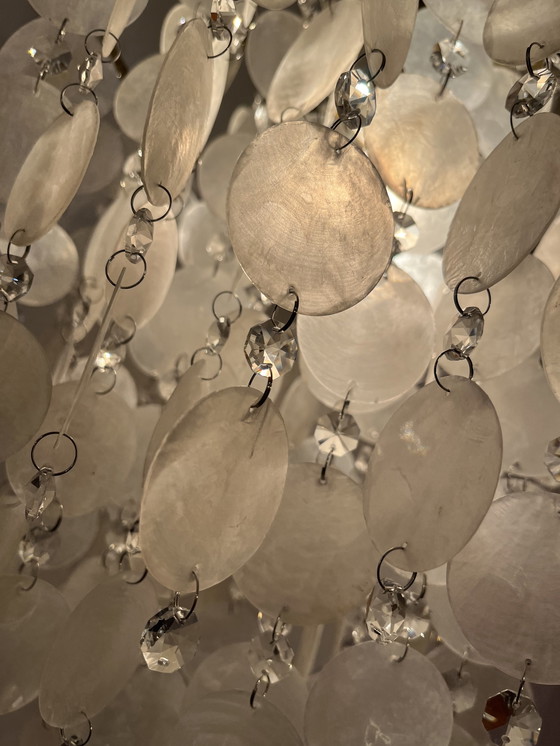 Image 1 of Lampada a sospensione vintage a conchiglia Capiz con struttura in ottone opalino 