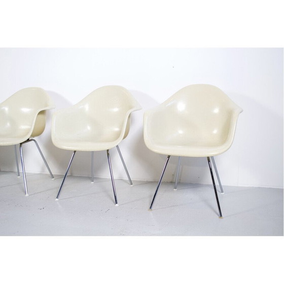 Image 1 of Set of 4 vintage Dax armchairs in chrome steel and fiberglass by Charles and Ray Eamesen for Mobilier International, 1960