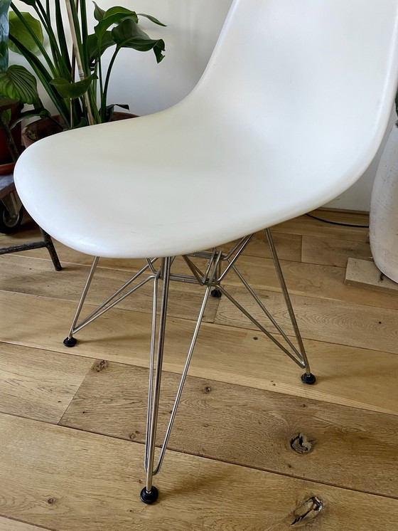 Image 1 of Vitra Eames Plastic Chair Dsr