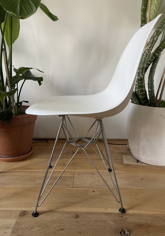 Image 1 of Vitra Eames Plastic Chair Dsr