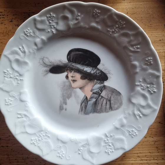 Image 1 of 10 Piatti Edera Selvatica e Donna con Cappello Cnp