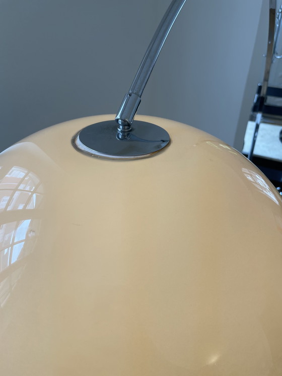 Image 1 of Lampada ad arco vintage cromata beige