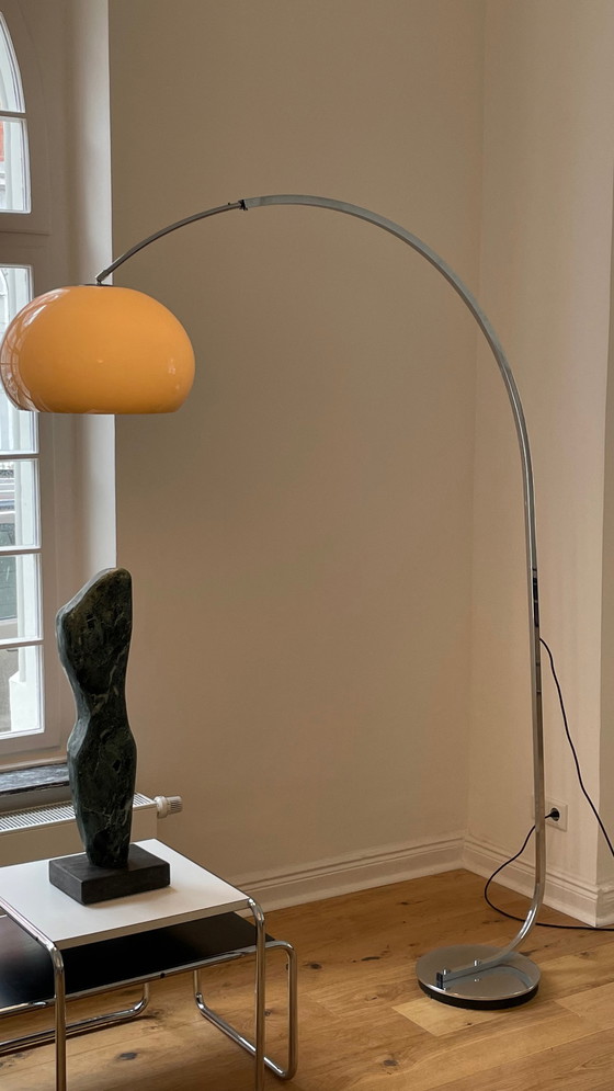 Image 1 of Lampada ad arco vintage cromata beige