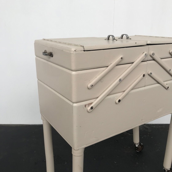 Image 1 of Meuble de couture vintage