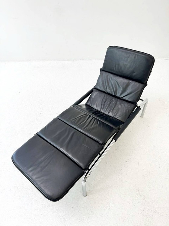 Image 1 of Designer lounger in black leather with tubular metal frame