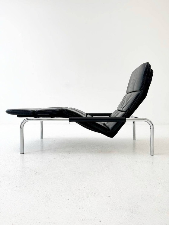 Image 1 of Designer lounger in black leather with tubular metal frame