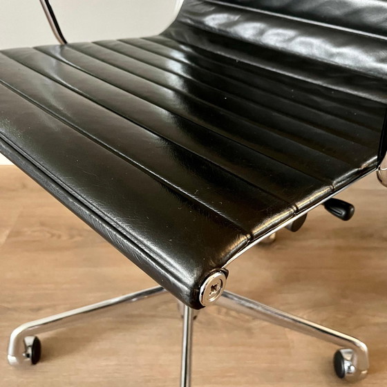 Image 1 of Vitra EA 117 Chroom black leather