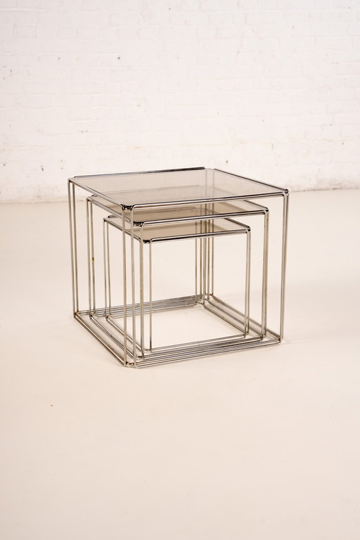 Isocele graphical nesting tables by Max Sauze